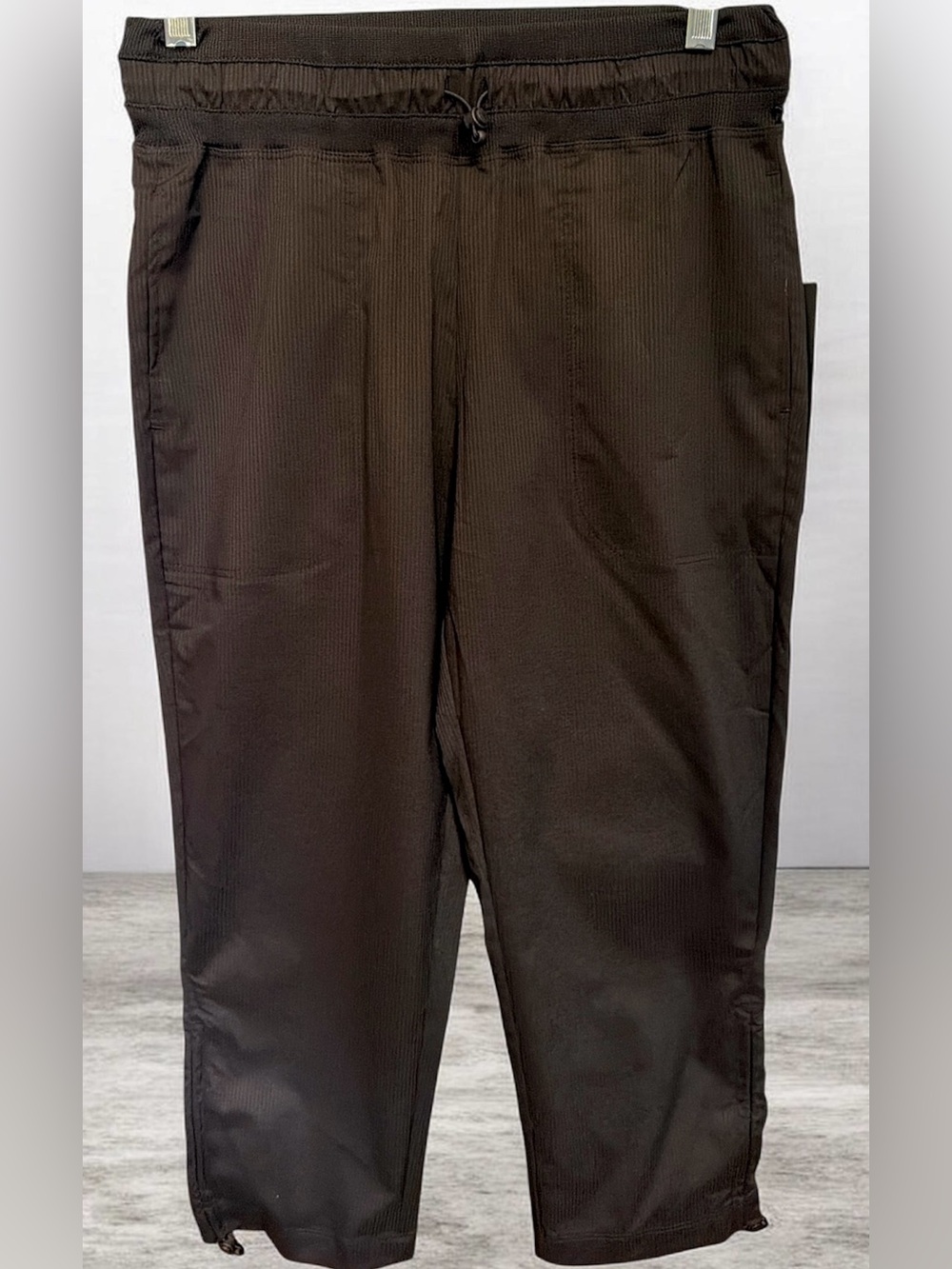 Kyodan woman black adj waist capri pants XS NWT
